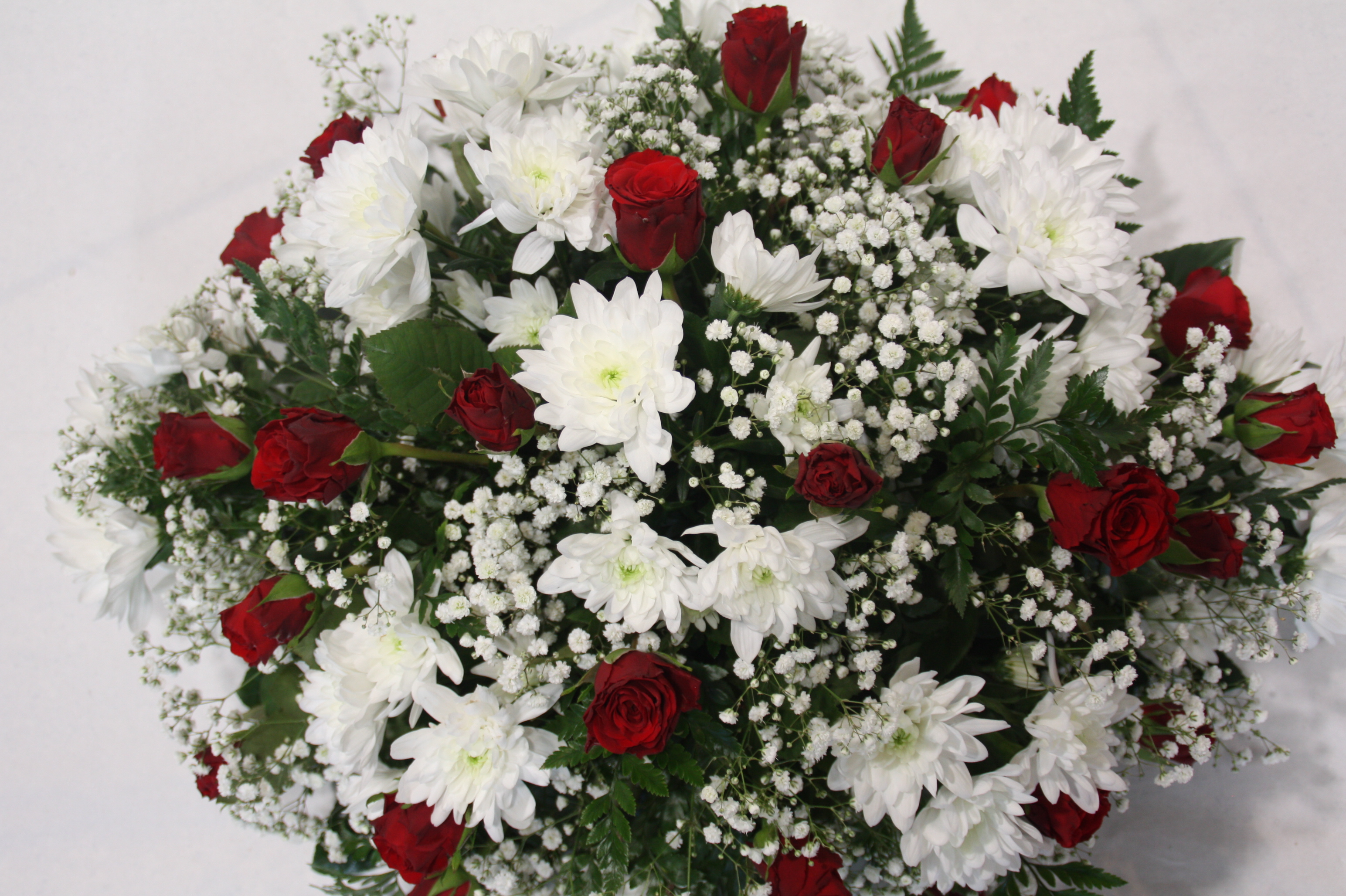 rouwstuk chrysant rood - wit